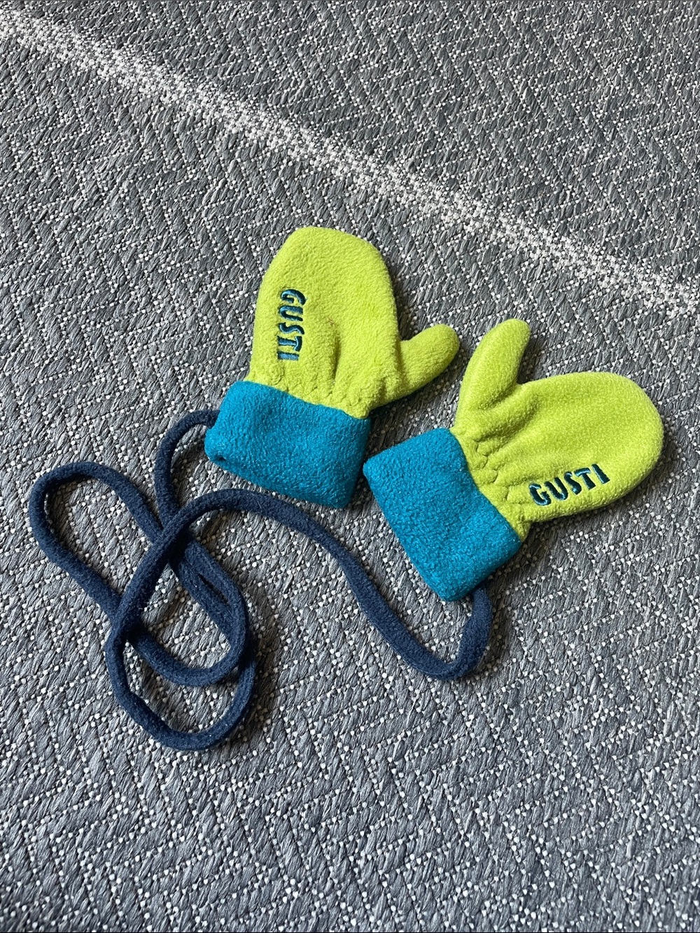 Gusti Kids Lime and Teal Fleece Mittens with Navy String